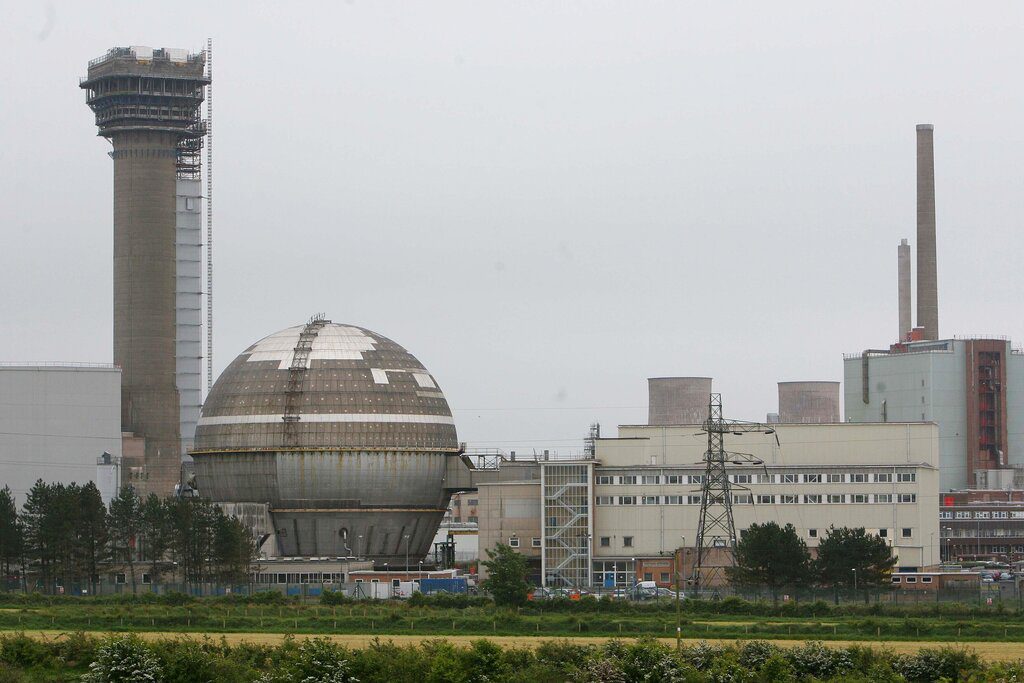 Guardian: Διαρροή ραδιενεργών αποβλήτων σε πυρηνικό εργοστάσιο στη Βρετανία – Φόβοι για νέο Τσερνόμπιλ