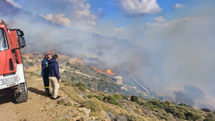 Άνδρος: Φωτιά στην περιοχή Άχλα – Οι πρώτες εικόνες (Photos)