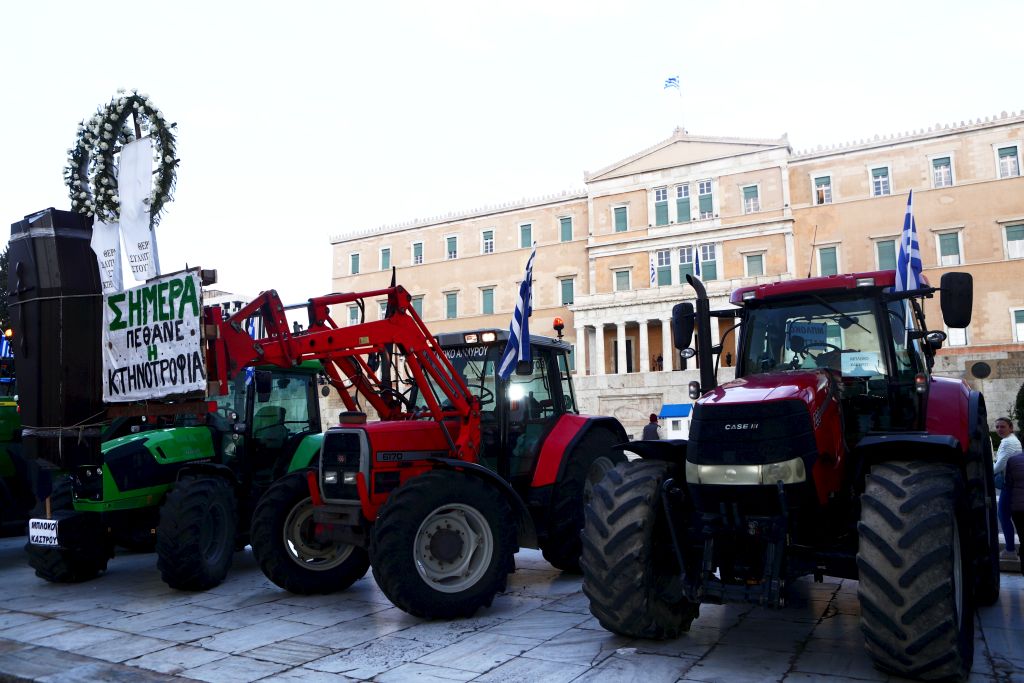 Farmers block the Constitution: At 18:30 the rally – “Today livestock farming died” (Photos-Video)
 – 2024-02-20 19:32:53