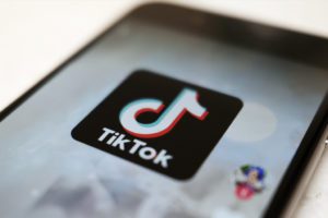 Αλβανία: Ο Ράμα επέβαλε απαγόρευση του Tik Tok για ένα χρόνο έπειτα από τη δολοφονία ενός εφήβου