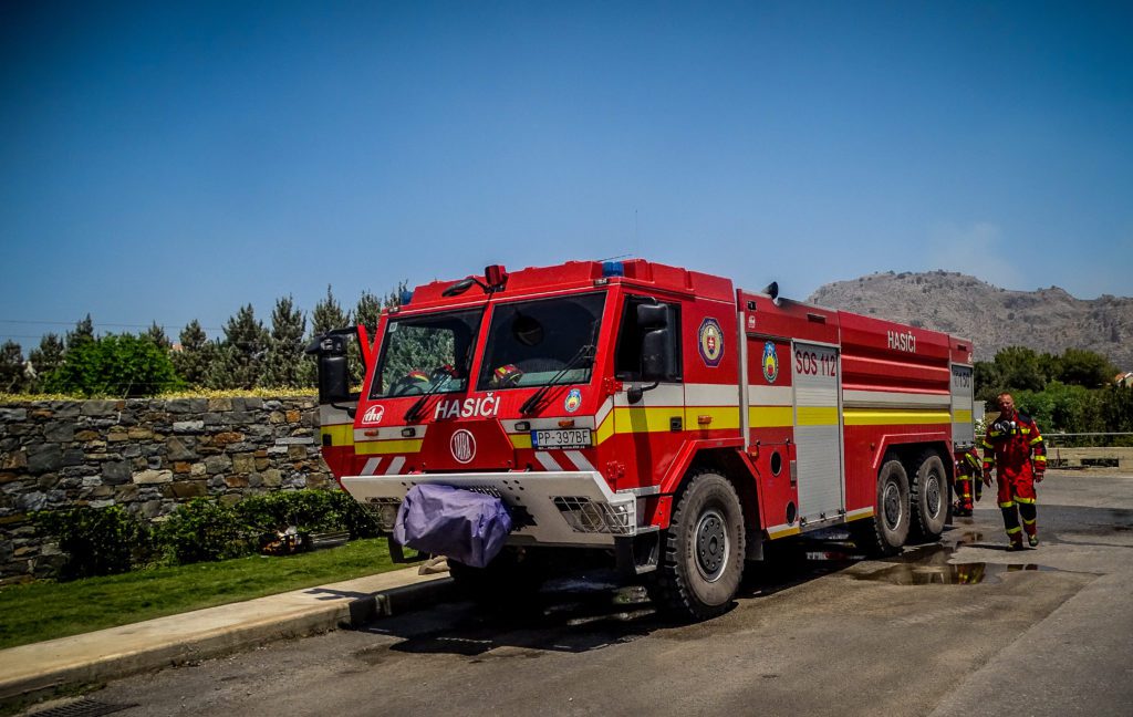 Ρόδος: Φωτιά σε καλαμιές στην παραλία Αφάντου