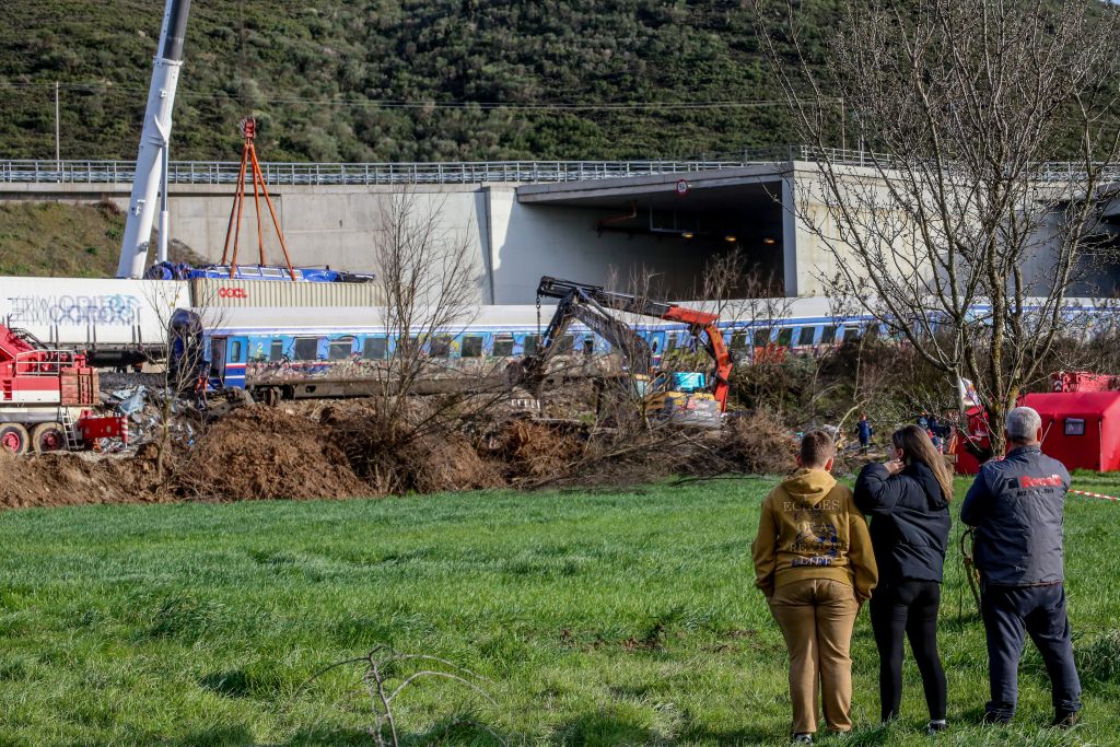 Τέμπη: Εισαγγελέας ζητεί απαντήσεις για το «μπάζωμα» – Οι διαπιστώσεις που αναδεικνύουν την επιχείρηση συγκάλυψης