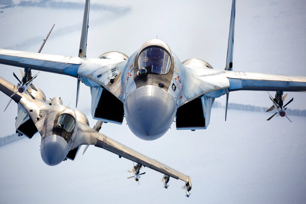 Ιράν: Παραλαμβάνει την πρώτη παρτίδα ρωσικών μαχητικών αεροσκαφών Su-35