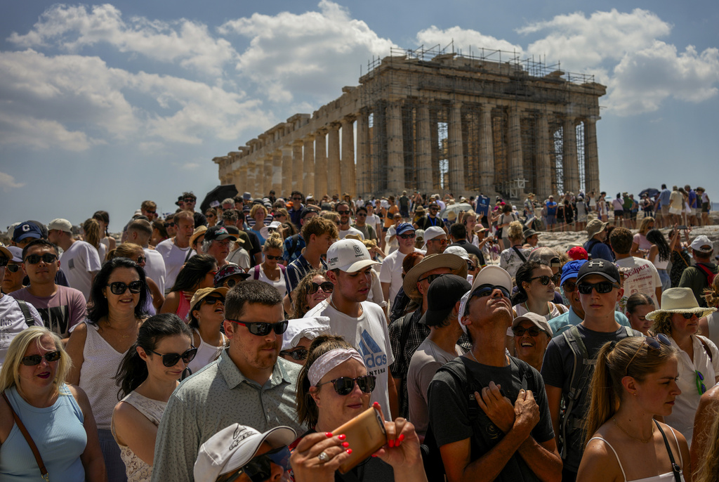 Tourism: 30 million tourists in 2023 in Greece, according to the Central Bank – Revenues at 20.6 billion
 – 2024-05-01 16:08:29