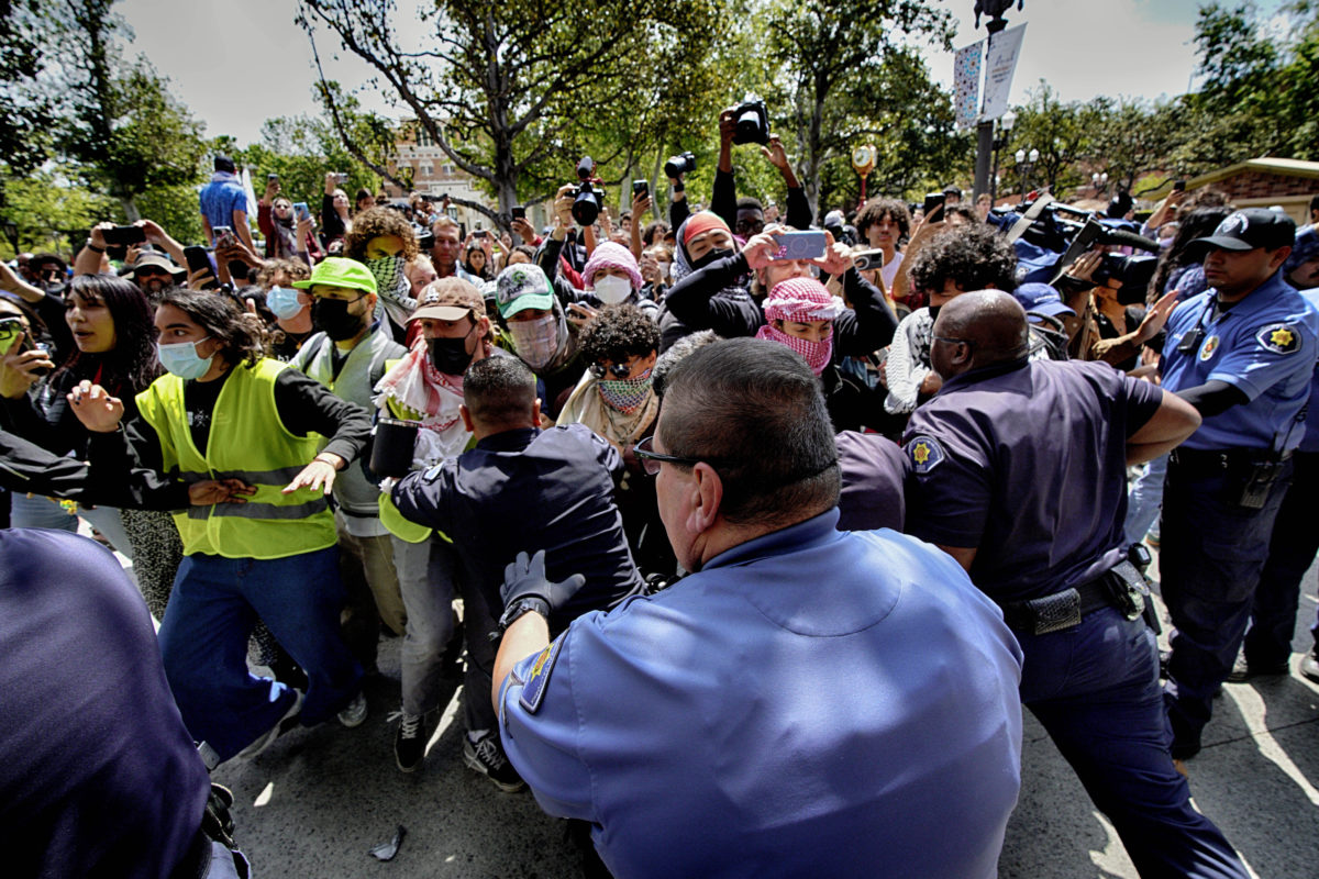 Los Angeles: Mass arrests of students demonstrating against the war in Gaza
 – 2024-04-25 16:26:59