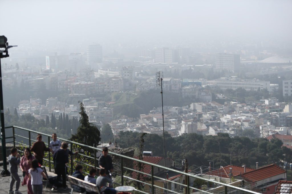 Καιρός: Με αφρικανική σκόνη και ζέστη μπήκε ο Απρίλιος – Τα νέα δεδομένα για τις επόμενες ώρες (Photos)