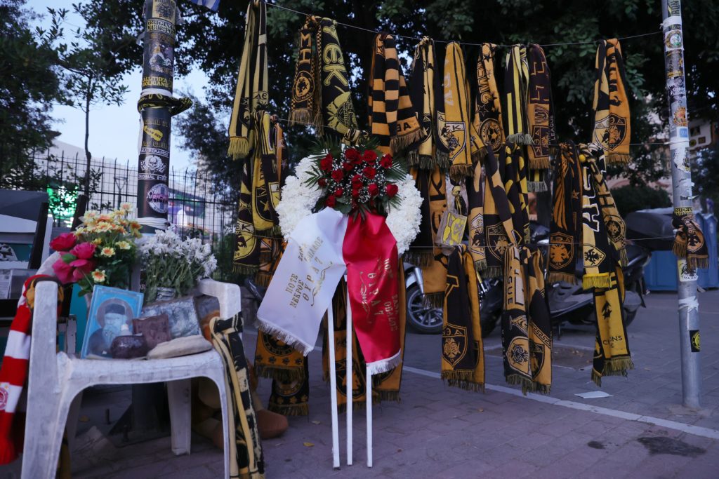 Ολυμπιακός: Η Θύρα 7 κατέθεσε στεφάνι στη μνήμη του αδικοχαμένου Μιχάλη Κατσουρή (Photos)