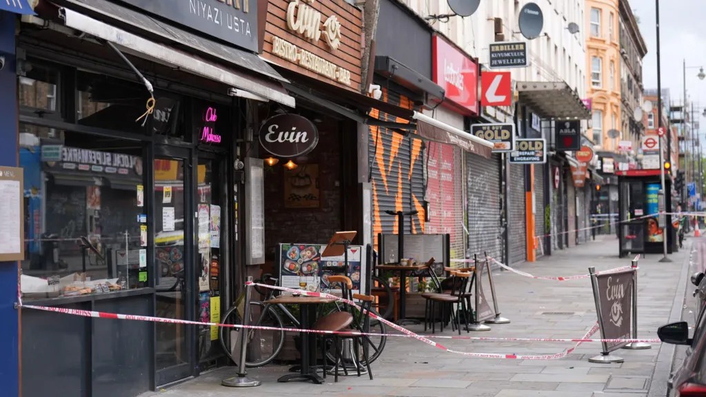 Βρετανία: Ένοπλος άνοιξε πυρ σε εστιατόριο στο Λονδίνο – Χαροπαλεύει ένα 9χρονο κορίτσι