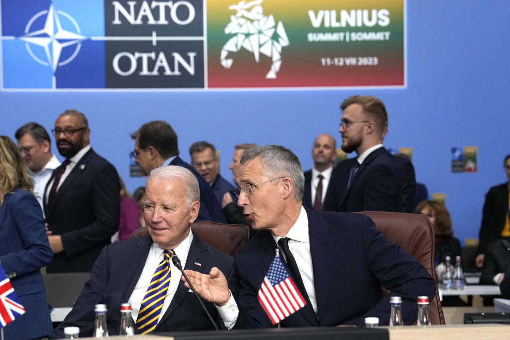 Τι απαντά το NATO μετά το δημοσίευμα του Politico για Μπάιντεν και Ουκρανία