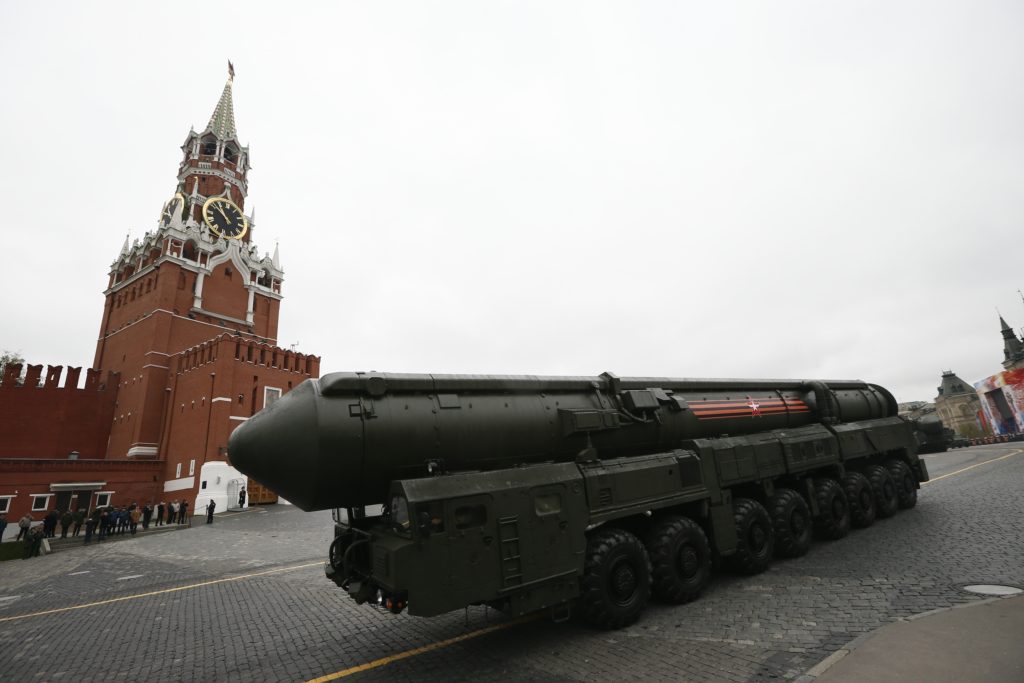 Παρέμβαση Μεντβέντεφ: «Δεν είναι μπλόφα οι απειλές για χρήση πυρηνικών στην Ουκρανία»