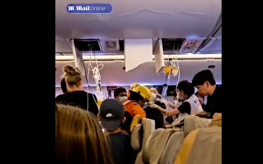 Singapore Airlines: Τουλάχιστον 20 επιβάτες στην εντατική – Δασκάλα χορού έμεινε παράλυτη (Video)
