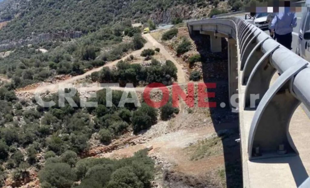 Ηράκλειο: Γυναίκα έπεσε στο κενό από γέφυρα στον ΒΟΑΚ – Σταμάτησε για να βγάλει selfie (Photos)