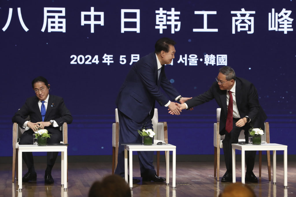 Κίνα – Νότια Κορέα – Ιαπωνία: Τριμερής Σύνοδος Κορυφής για «επανέναρξη» των σχέσεων σε εμπόριο και ασφάλεια