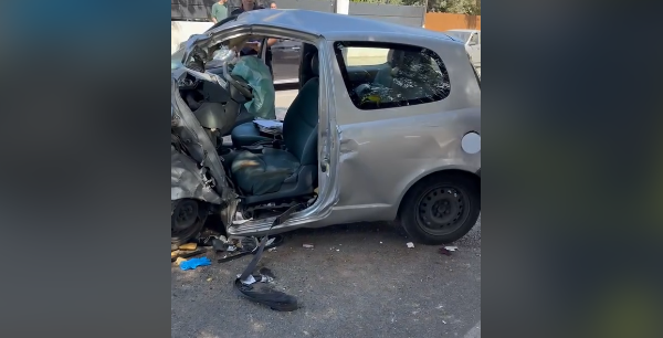Θανατηφόρο τροχαίο στο Καβούρι – Ένας νεκρός, άμορφη μάζα σιδερικών το αυτοκίνητο (Video)