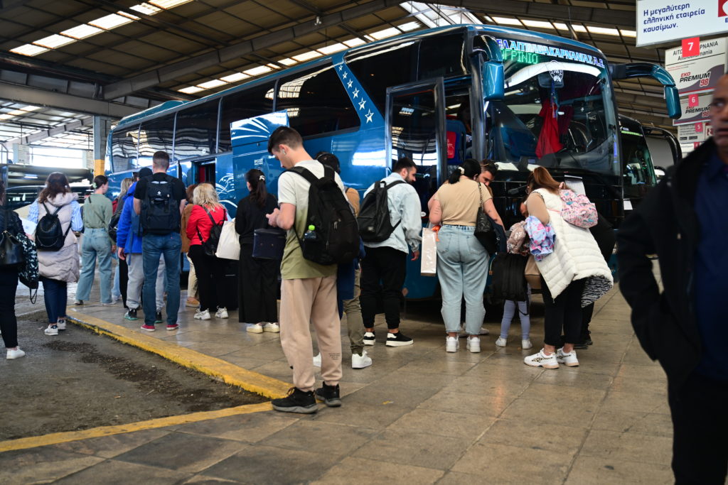 Πάσχα 2024: Μαζική η έξοδος των εκδρομέων – Γεμάτα τα πλοία στα λιμάνια, αυξημένη κίνηση σε ΚΤΕΛ και «Ελ. Βενιζέλος»