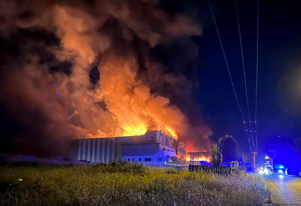 Εμπρησμός η φωτιά στο εργοστάσιο στη Λαμία με τα μολυσμένα μαθητικά γεύματα