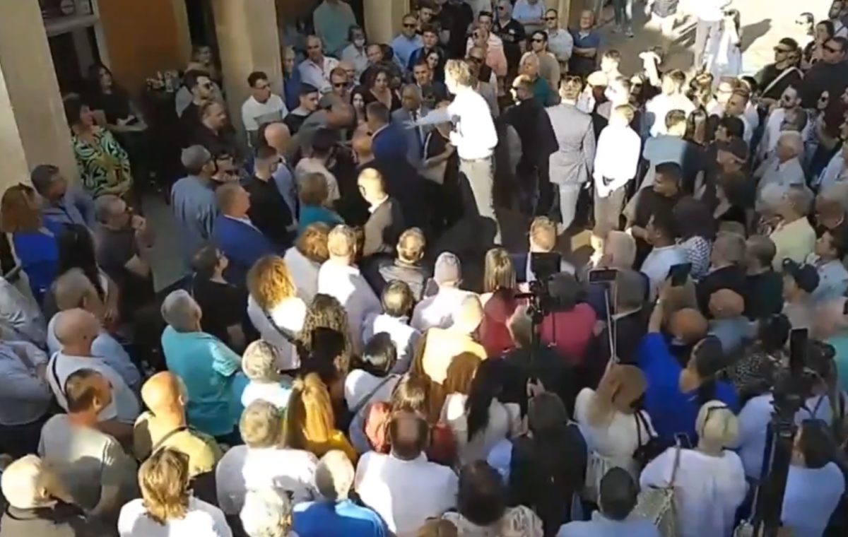 Corfu: Mitsotakis’ guard eliminated residents demanding justice for Tempi (Video)
 – 2024-05-29 05:47:27