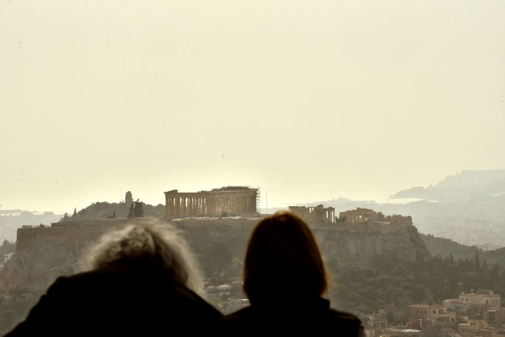 Καιρός: Τα δύο πρόσωπα του «καύσωνα» και τα μυστικά του αεροχείμαρρου – Πότε φτάνει στο «peak» η αφρικανική σκόνη