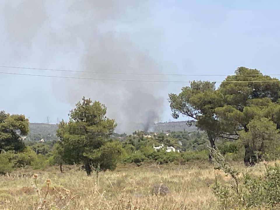 Φωτιά τώρα στη Βαρυμπόμπη – Δεύτερος συναγερμός στην πυροσβεστική