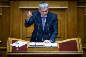 Αιχμές Καραγκούνη για εξωκοινοβουλευτικούς υπουργούς: «Οι κοινοβουλευτικοί δίνουν λόγο στη βάση»