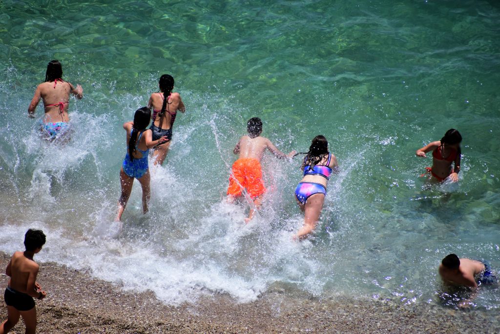 Καιρός: Ζέστη και αφρικανική σκόνη – Πότε και σε ποιες περιοχές ο υδράργυρος θα χτυπήσει κόκκινο (LIVE)