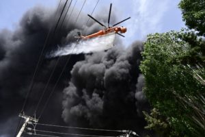 Παρανάλωμα του πυρός εργοστάσιο στην Κηφισιά &#8211; Τοξικοί καπνοί πνίγουν την περιοχή (Photos -Videos)
