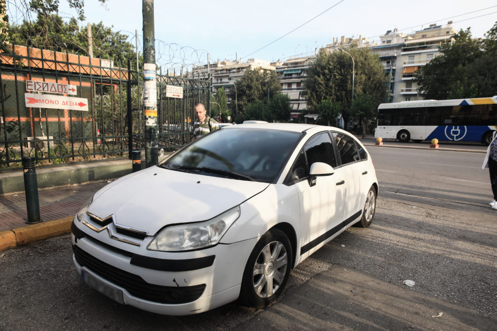 Στον ανακριτή ο ποινικολόγος: Πληροφορίες ότι θα ομολογήσει τον ξυλοδαρμό της συζύγου του