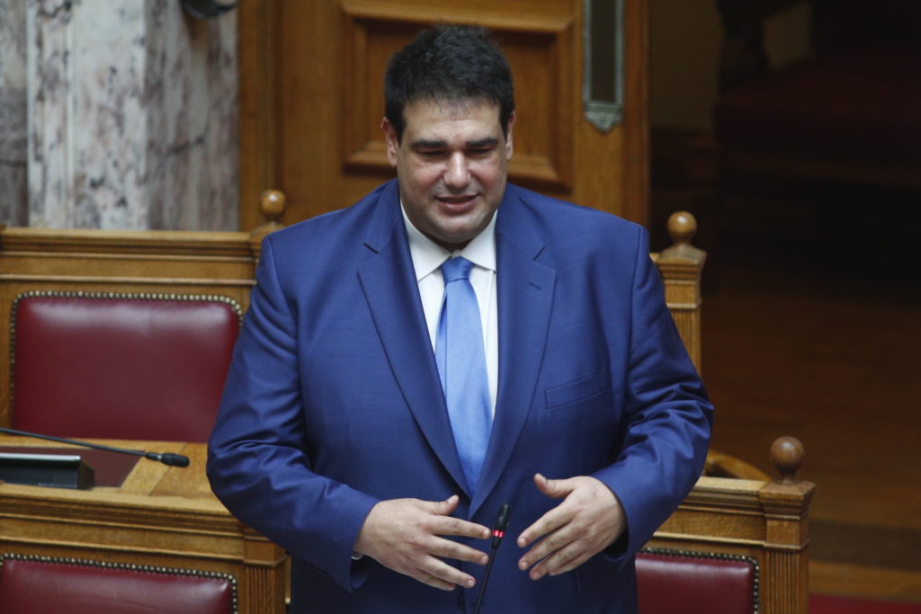 Βουλή: Έκανε πως δεν άκουσε ο Λιβάνιος για τις αμοιβές του Γκρίνμπεργκ (Videos)