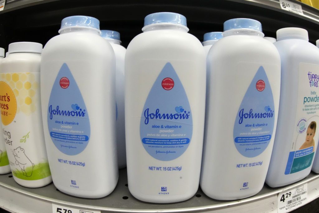 Johnson & Johnson: Πρόστιμο 260 εκατ. δολαρίων για ταλκ που προκάλεσε καρκίνο