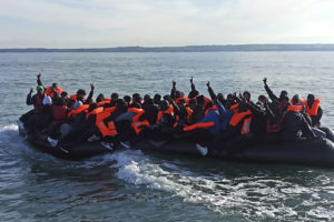OHE: Η Ύπατη Αρμοστεία για τους πρόσφυγες καταγγέλλει τους πολιτικούς που «εργαλειοπούν» το μεταναστευτικό