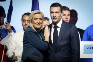 Σοκ στη Γαλλία: Η ακροδεξιά της Λεπέν ισοπεδώνει το κόμμα Μακρόν παίρνοντας με 32,5% έναντι 15,2 &#8211; Exit poll