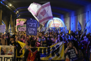 Ισραήλ: Χιλιάδες διαδηλωτές ζητούν την παραίτηση Νετανιάχου και την προκήρυξη εκλογών