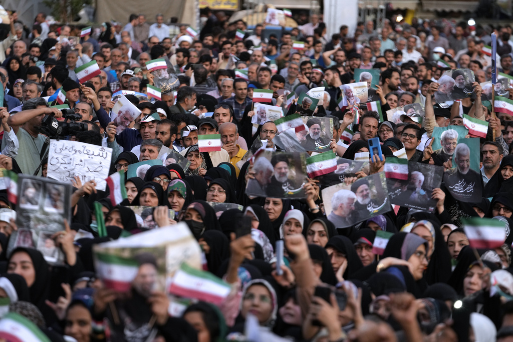 Ιράν: Βασικό αίτημα του Αγιατολάχ Χαμενεΐ η υψηλή συμμετοχή στις εκλογές την Παρασκευή