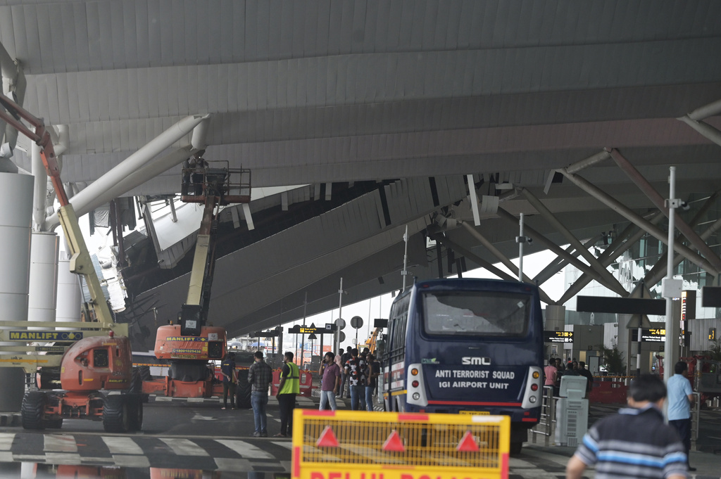 Ινδία – Νέο Δελχί: Ένας νεκρός από κατάρρευση οροφής στο διεθνές αεροδρόμιο (Photos – Videos)