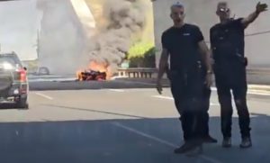 Αττική Οδός: Παρανάλωμα του πυρός σούπερκαρ  &#8211; Καθυστερήσεις στην κίνηση (Video)