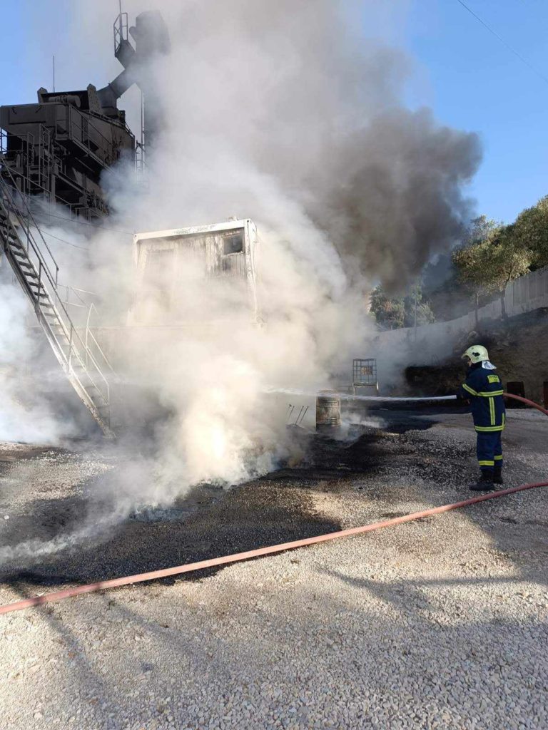 Εργατικό δυστύχημα στο Αγρίνιο: Νεκρός 52χρονος από τη φωτιά στο εργοτάξιο πίσσας (Photos – Video)