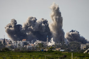 Γάζα: Το Ισραήλ βομβαρδίζει για να «προλάβει» την εκεχειρία που είναι στα σκαριά