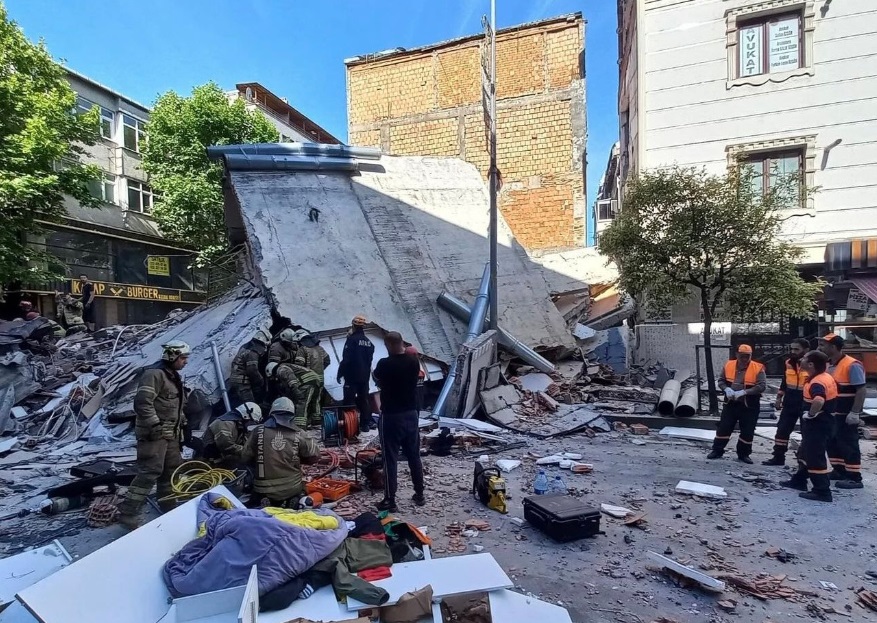 Istanbul: Collapse of 4-story residence constructing – Trapped within the particles (Video)
 – 2024-06-02 23:48:45