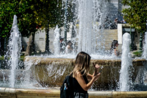 Κορυφώνεται ο καύσωνας &#8211; Πού θα «χτυπήσει» 43άρια την Πέμπτη (LIVE)