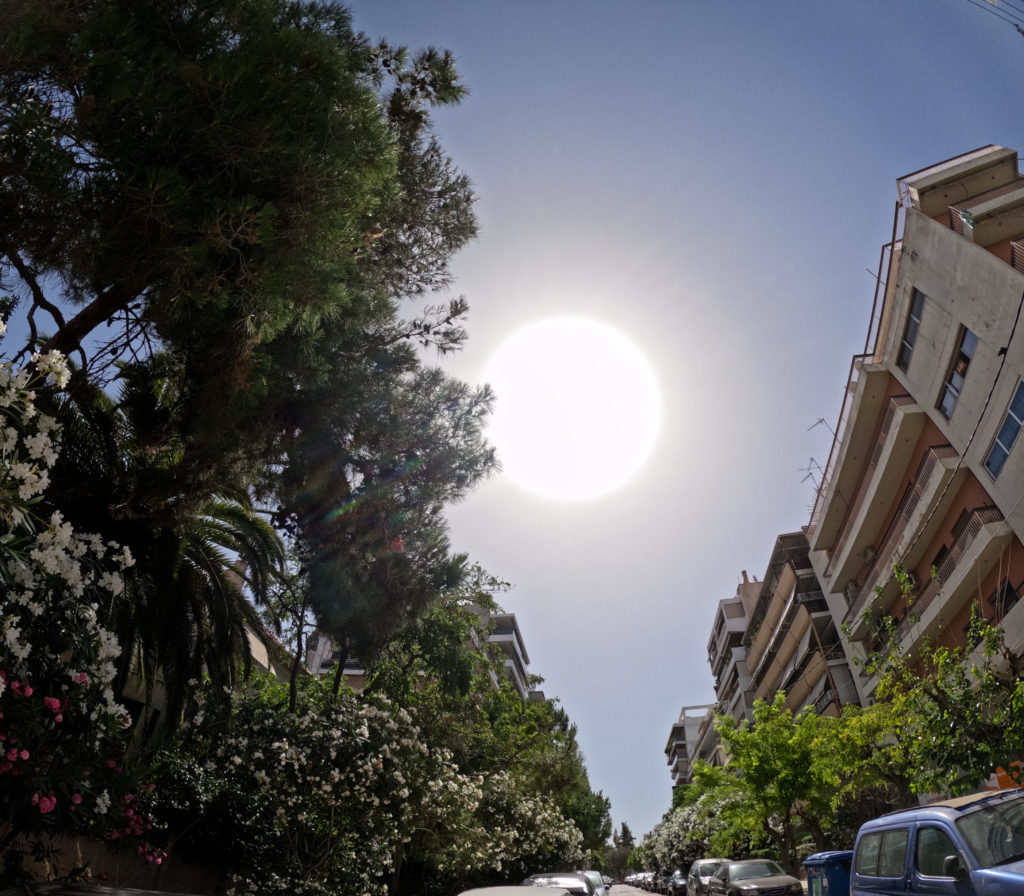 Νέο έκτακτο δελτίο για τον καύσωνα από την ΕΜΥ – Πού θα δείξει «43άρια» (LIVE)