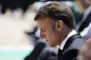 Γαλλία: Αποκλείει κάθε ενδεχόμενο παραίτησης ο Μακρόν