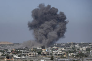 Γάζα: Συνεχίζεται το σφυροκόπημα από τo Ισραήλ, απειλεί με παραίτηση ο ακροδεξιός Γκαντς