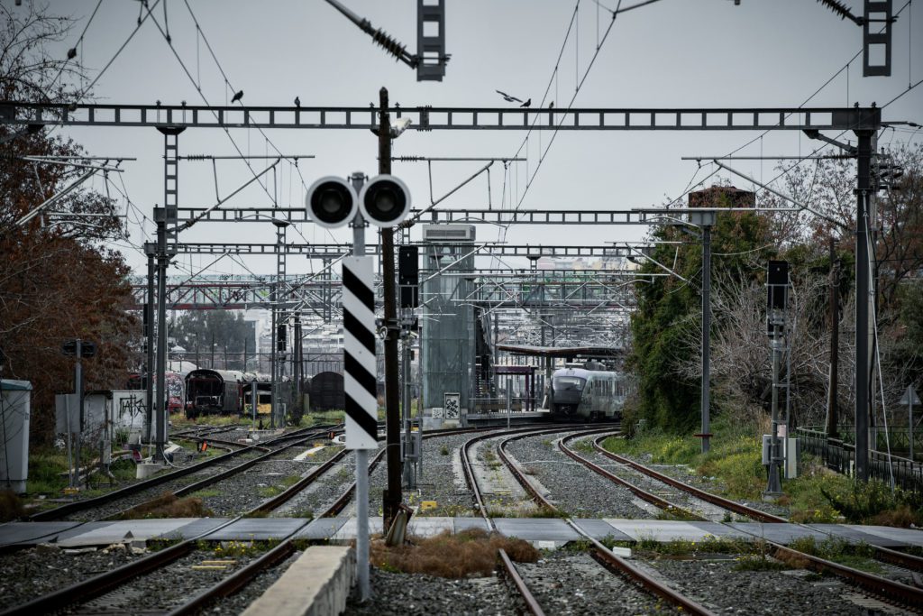 Παραλίγο σιδηροδρομική τραγωδία έξω από τη Θεσσαλονίκη – 16 μήνες μετά τα Τέμπη