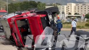 Ρίο: Ανατράπηκε πυροσβεστικό όχημα σε τροχαίο και τραυματίστηκε πυροσβέστης