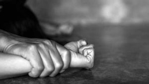 Σοκ στην Αιτωλοακαρνανία: 55χρονος χτύπησε τη σύζυγο του &#8211; Κλειδώθηκε στο σπίτι για να αποφύγει τη σύλληψη