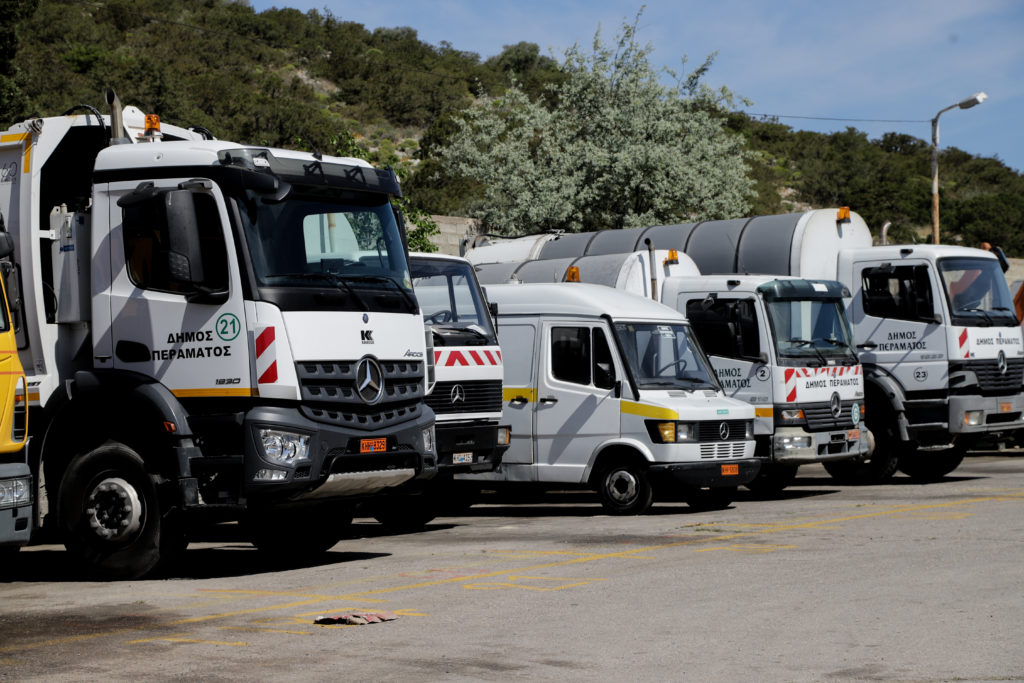 ΧΥΤΑ Φυλής: Νεκρός οδηγός απορριμματοφόρου που παρασύρθηκε από το όχημά του