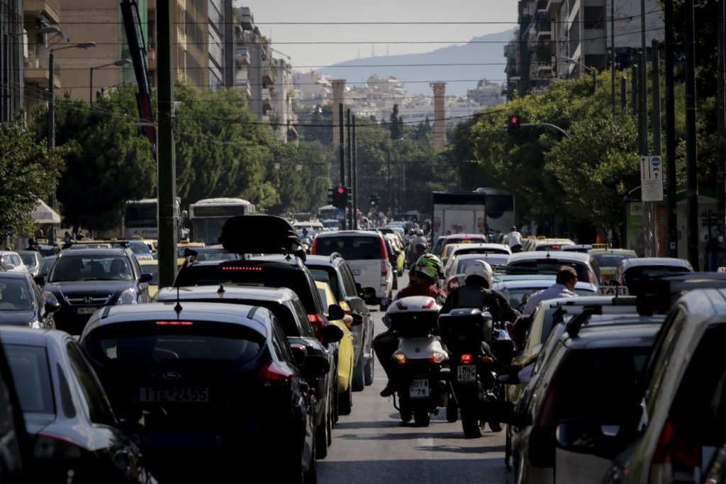 Μπλόκαρε η έκδοση αδειών κυκλοφορίας αυτοκινήτων – «Έπεσε» ο σέρβερ του υπουργείου