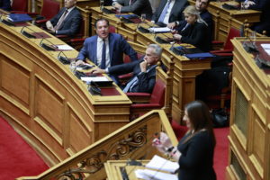 Βουλή: Άγριος καυγάς Άδωνη Γεωργιάδη- Ζωής Κωνσταντοπούλου για Τέμπη