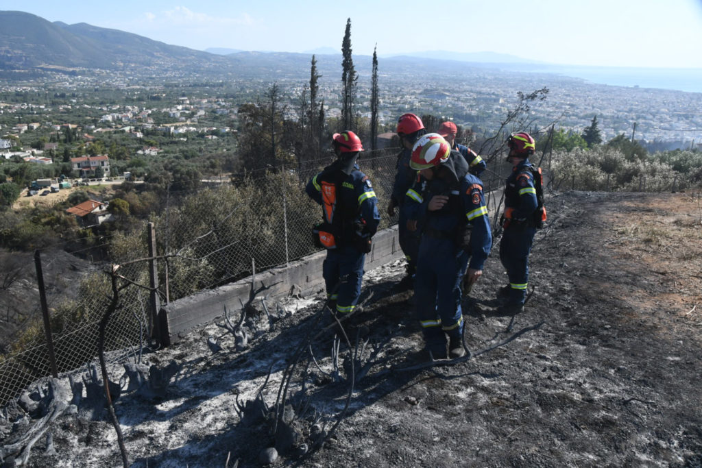 Χωρίς ενεργό μέτωπο η φωτιά στην Πάτρα – Προσαγωγή γυναίκας που απειλούσε να κάψει το Γηροκομείο και το Κωνσταντοπούλειο