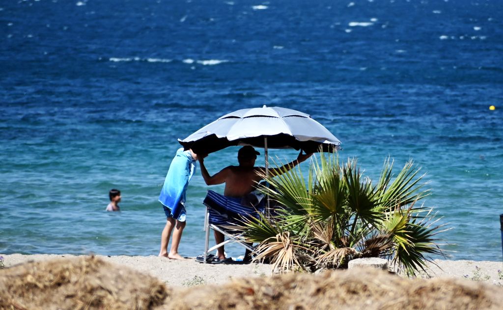 Καιρός: Καύσωνας διαρκείας με 40άρια για τουλάχιστον 10 μέρες – Ποιες περιοχές θα «ψηθούν» (Live)